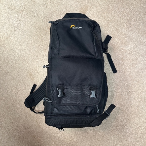 LowePro Fastpack Camera Bag - Picture 2 of 14